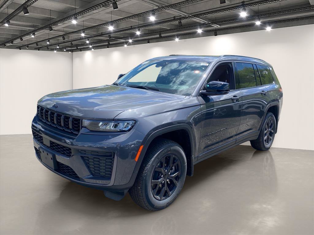 New 2026 Baltic Gray Metallic Clearcoat Jeep Altitude image 2