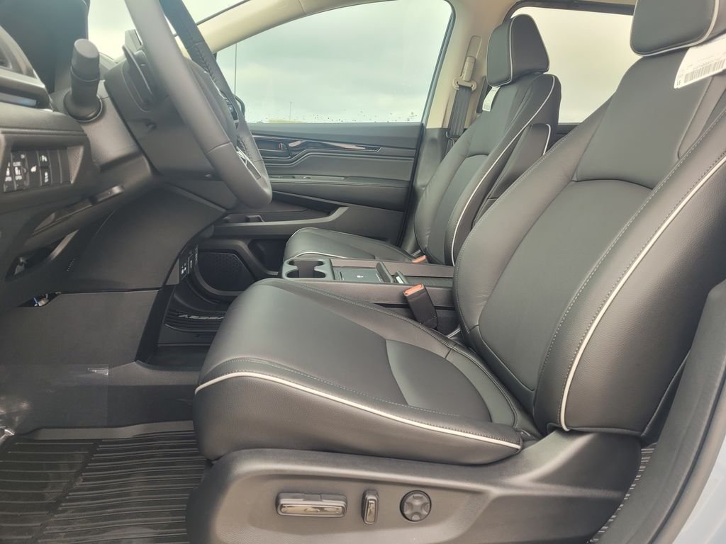 New 2026 Sonic Gray Pearl Honda Touring image 14