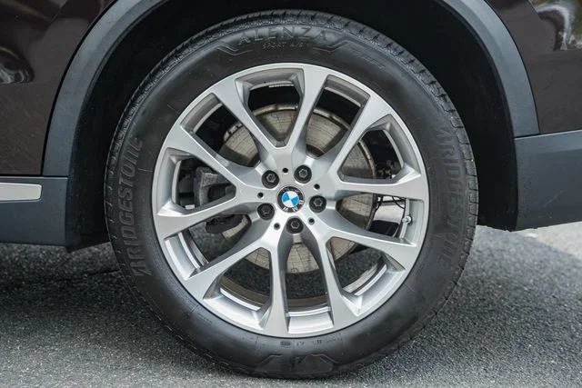 Used 2021 Brown BMW xDrive40i image 23