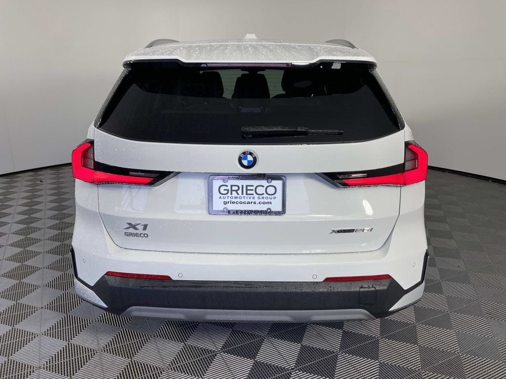 Used 2023 White BMW xDrive28i image 7