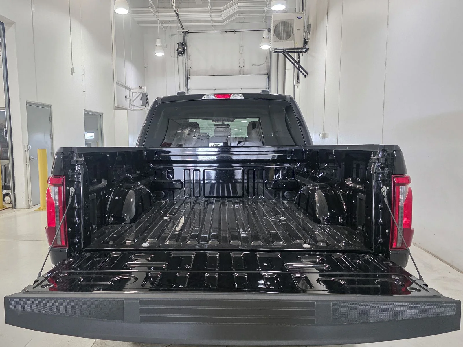 Used 2026 Agate Black Metallic Ford XLT image 17