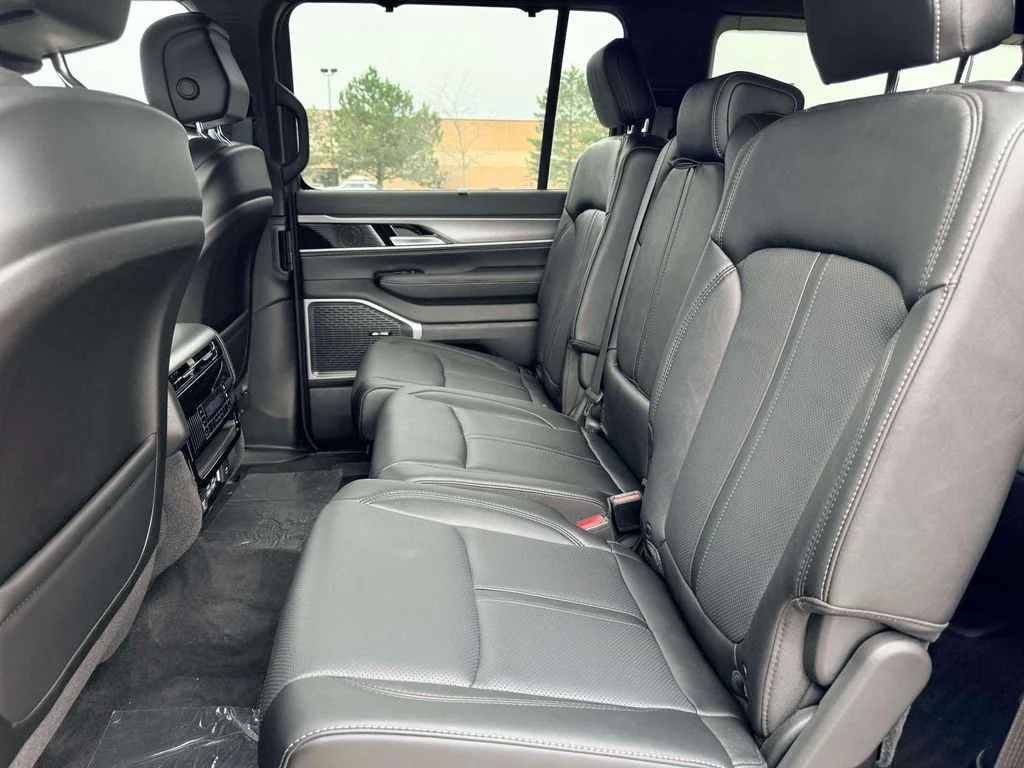 New 2026 High Gloss Black Jeep Limited Altitude image 10