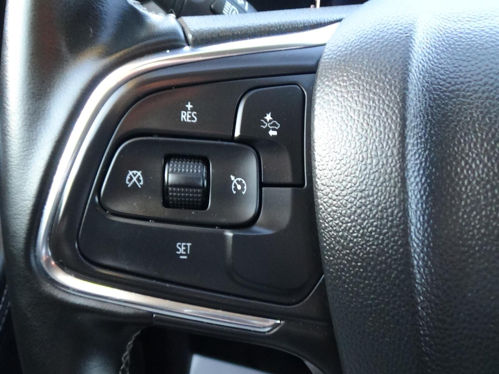 Used 2025 Summit White (gaz) Buick Preferred image 19