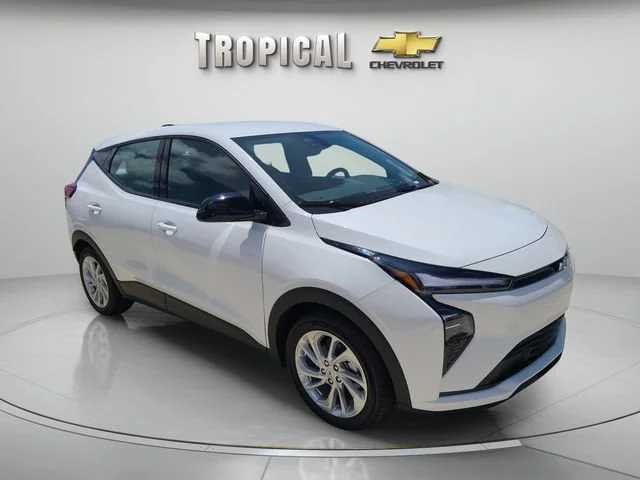 New 2027 Summit White Chevrolet LT image 7