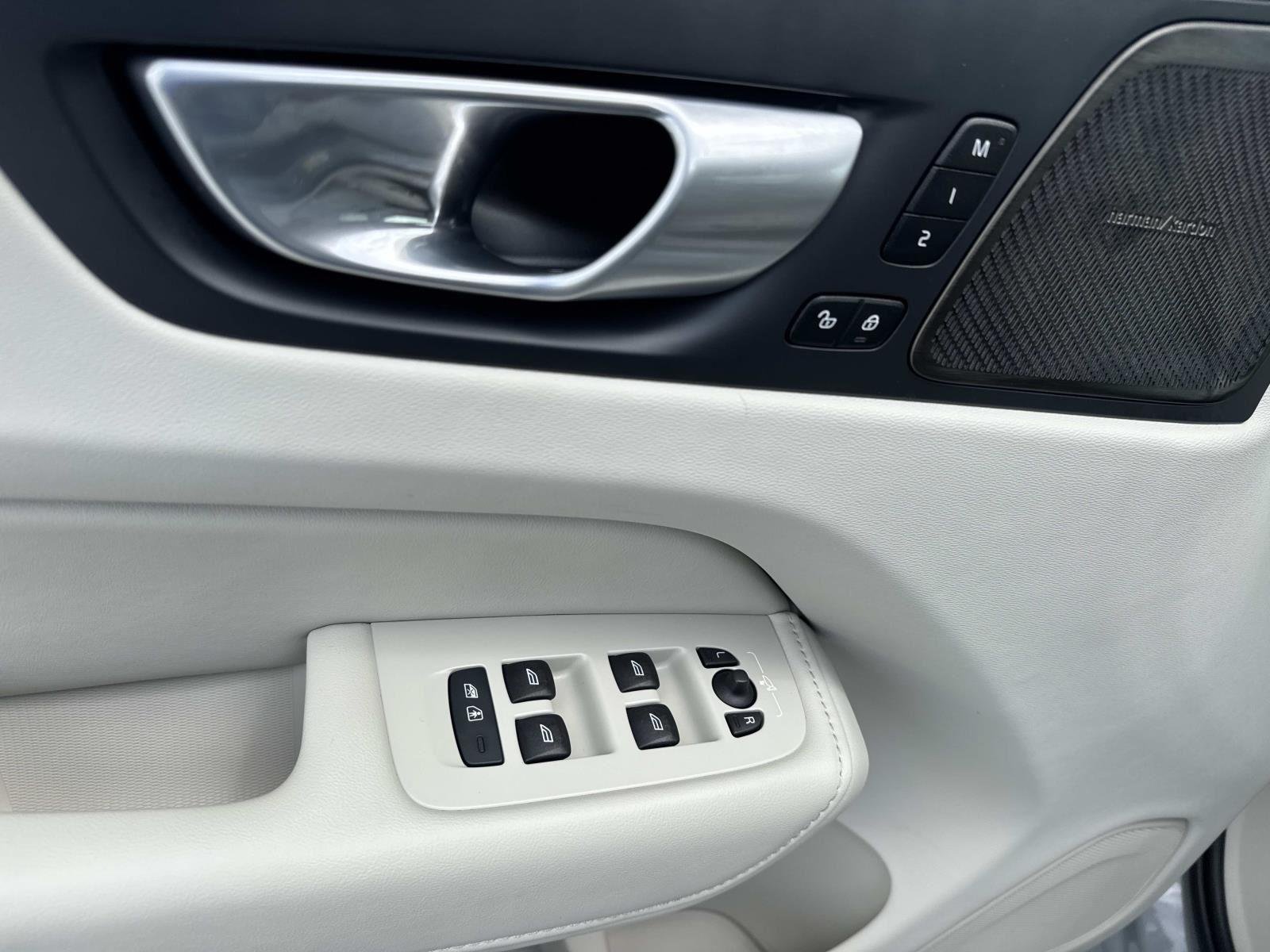 Used 2024 Vapour Grey Metallic Volvo Plus Dark Theme image 19