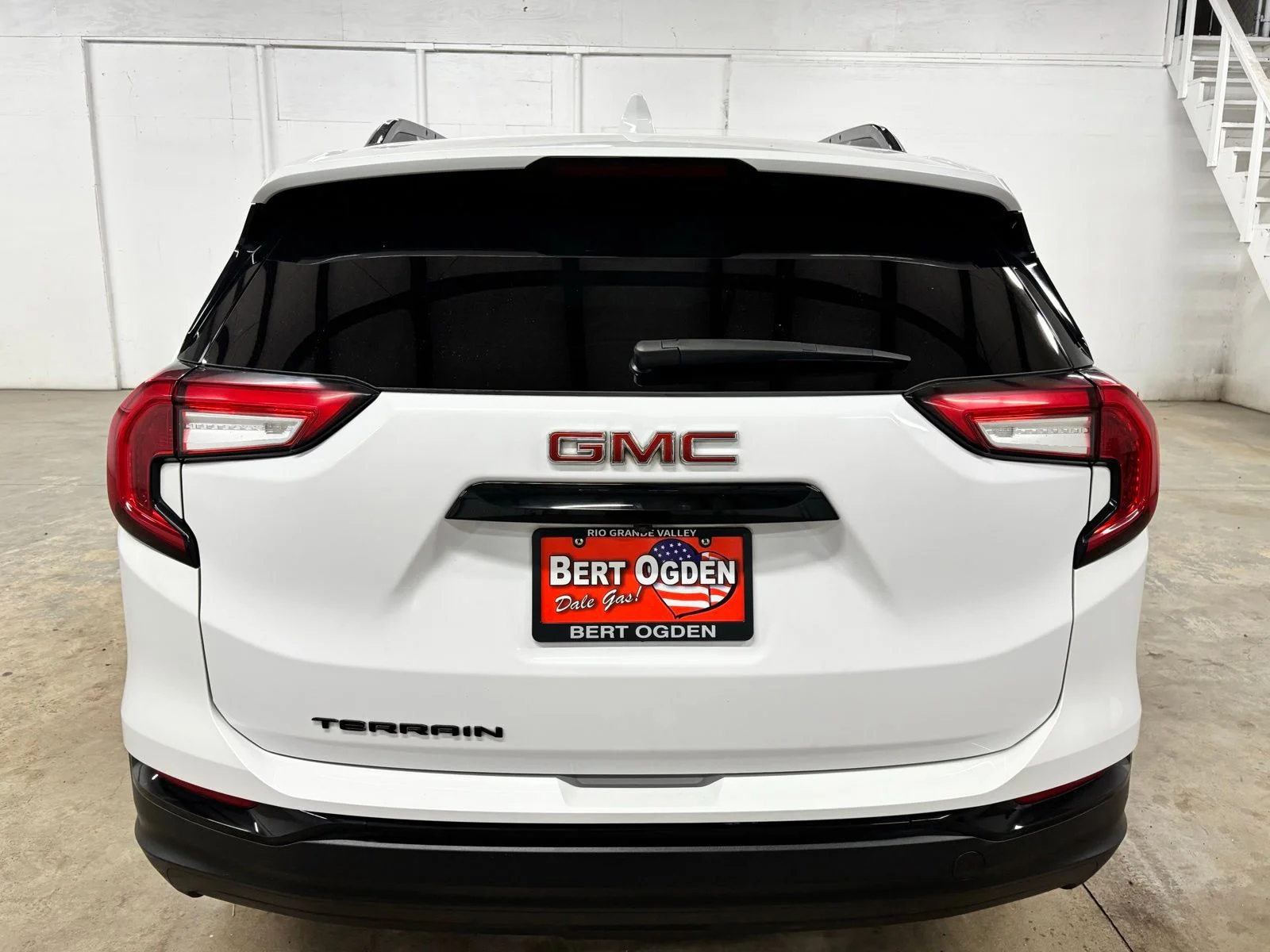 Used 2024 White GMC SLE image 6
