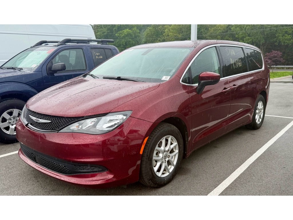 2021 Chrysler Voyager LX's photo