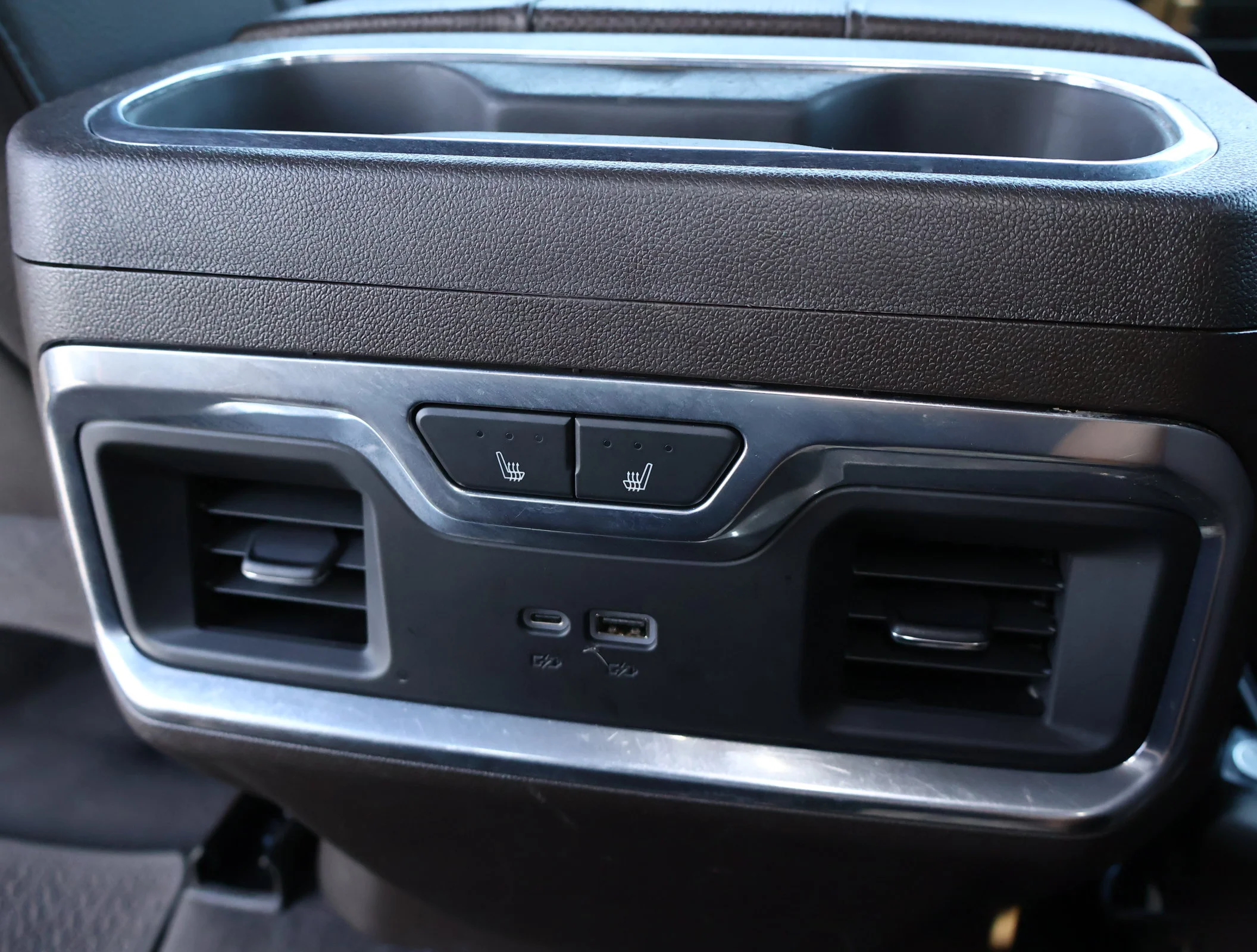 Used 2025 White Frost Tricoat GMC Denali image 29
