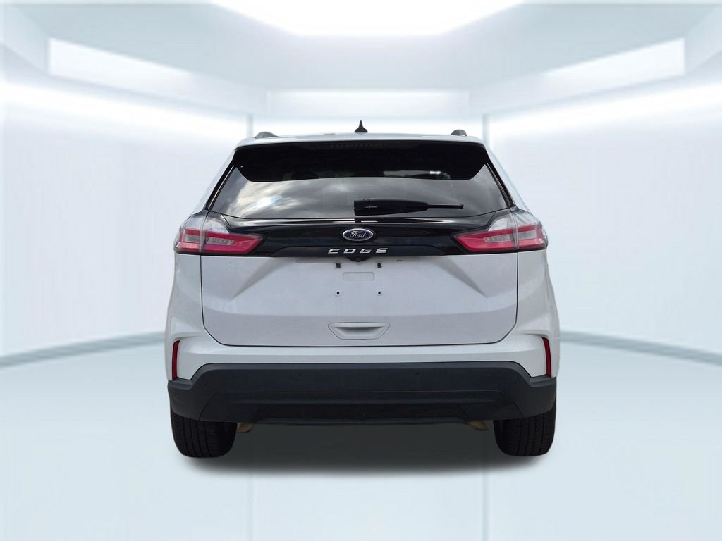Used 2021 White Ford SE image 5