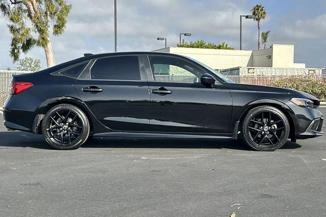 Used 2024 [black] Crys Honda Sport image 3