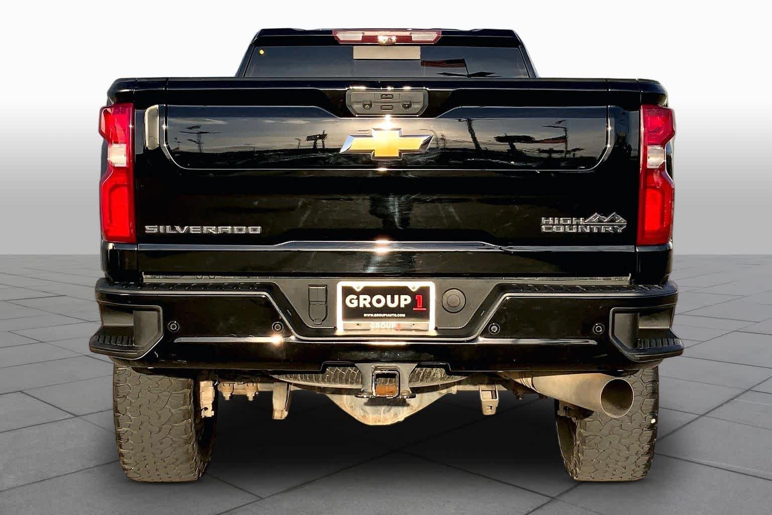Used 2022 Black Chevrolet High Country image 5