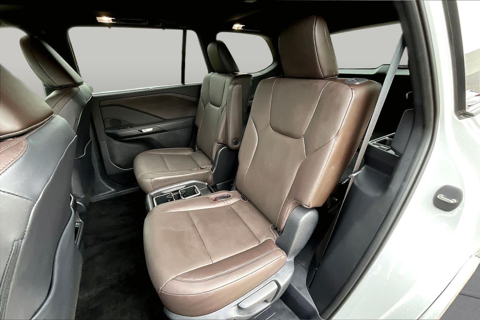 Used 2025 Wind Chill Pearl Lexus Premium image 21