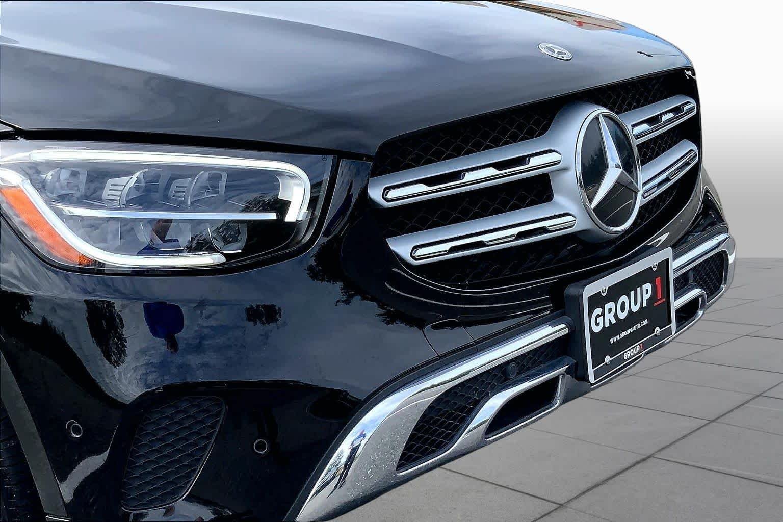 Used 2021 Black Mercedes-Benz GLC 300 image 31