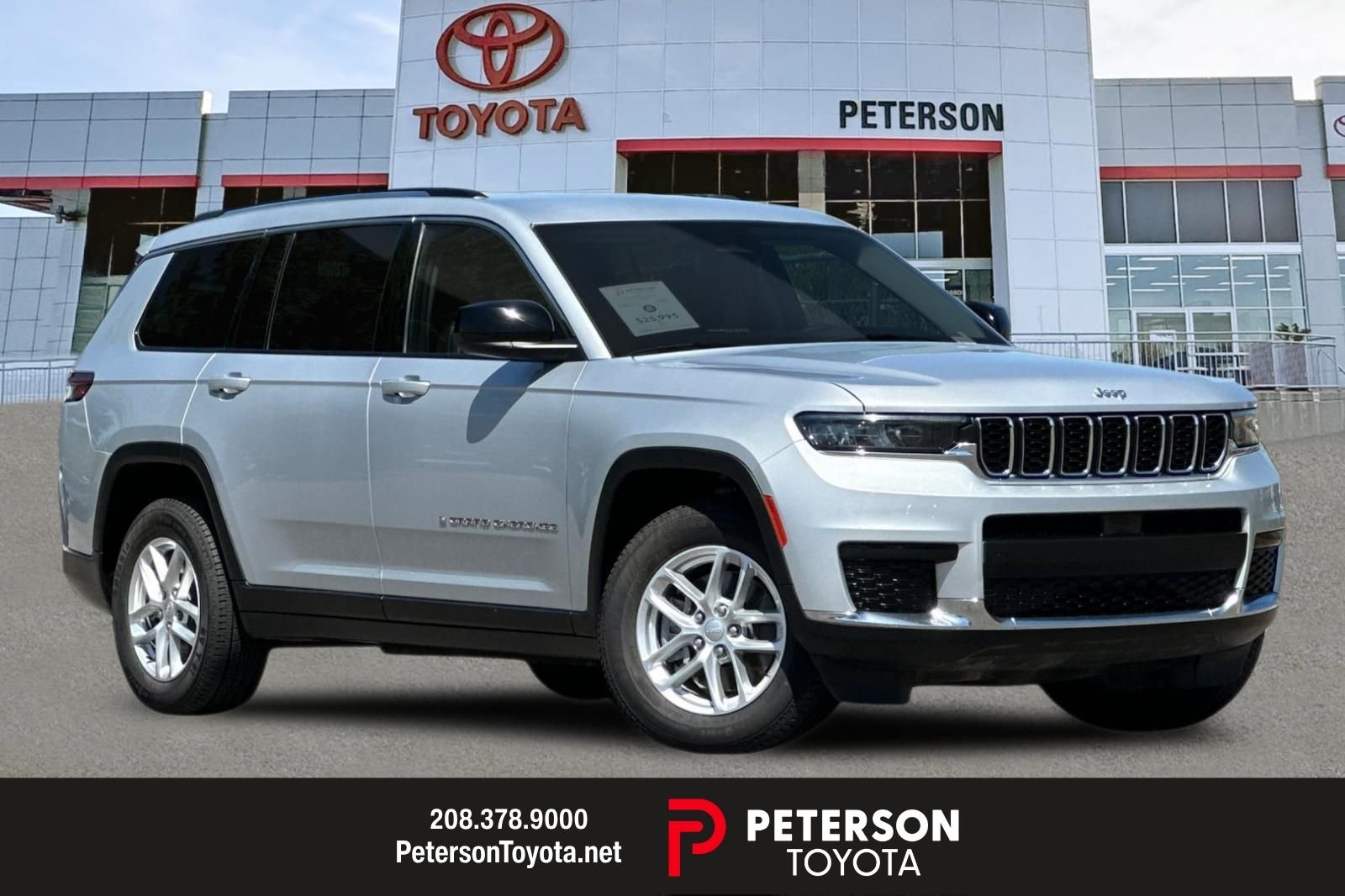Used 2023 Silver Jeep Laredo image 1