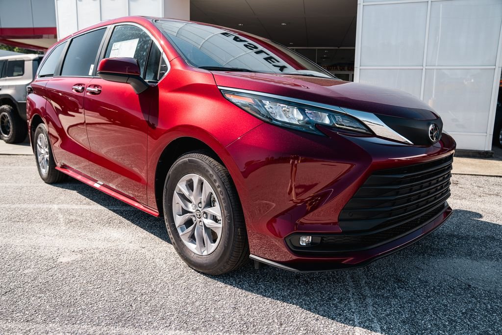 New 2026 Ruby Flare Pearl Toyota XLE image 10