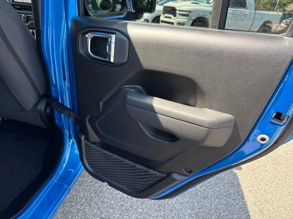 New 2025 Hydro Blue Pearl-Coat Exterior Paint Jeep Sport S image 26