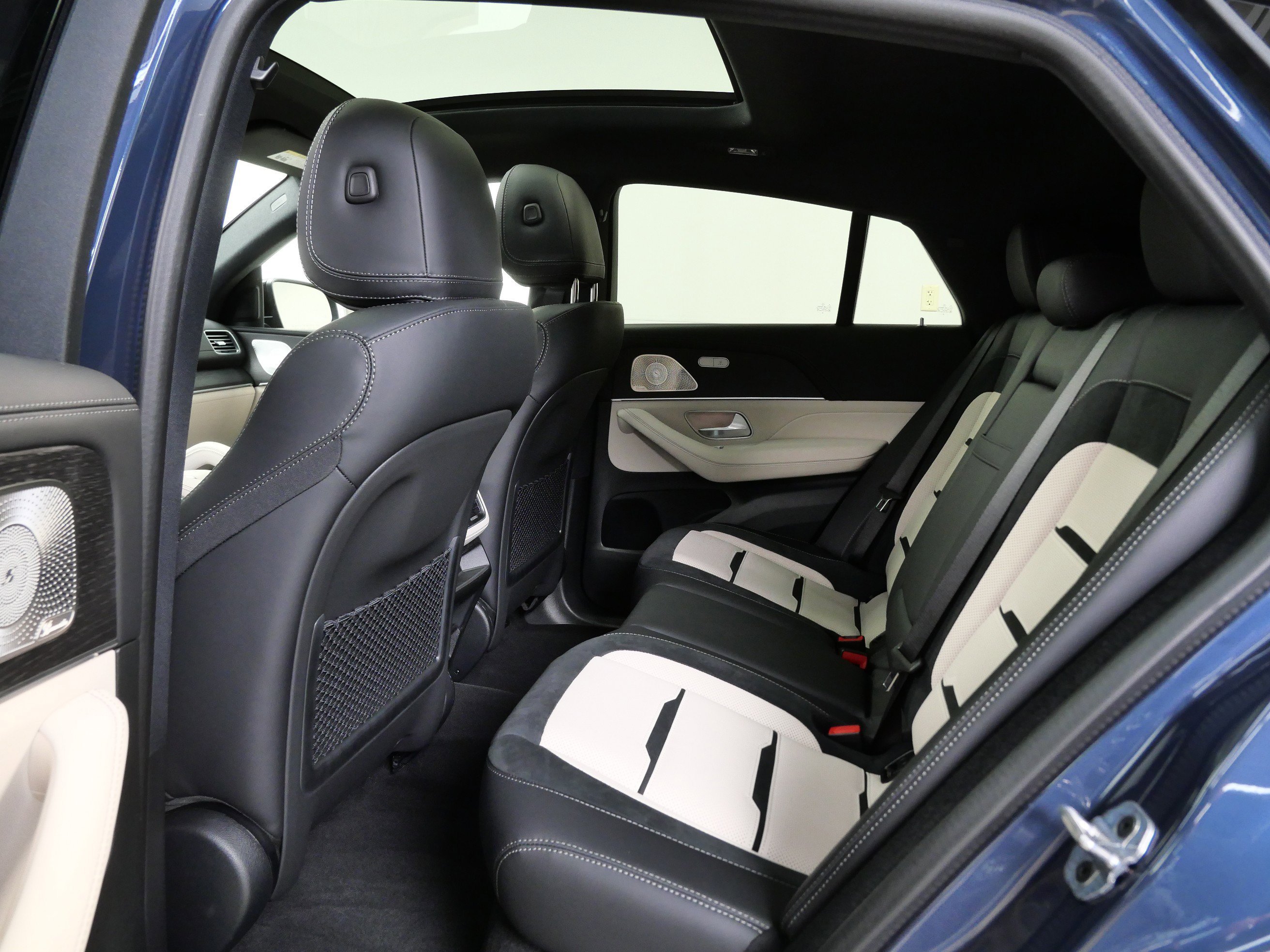 New 2026 Twilight Blue Metallic Mercedes-Benz AMG® GLE 53 4MATIC+ Coupe image 9