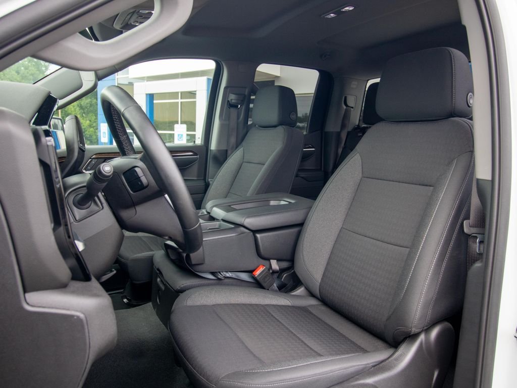 Used 2024 White GMC Elevation image 7