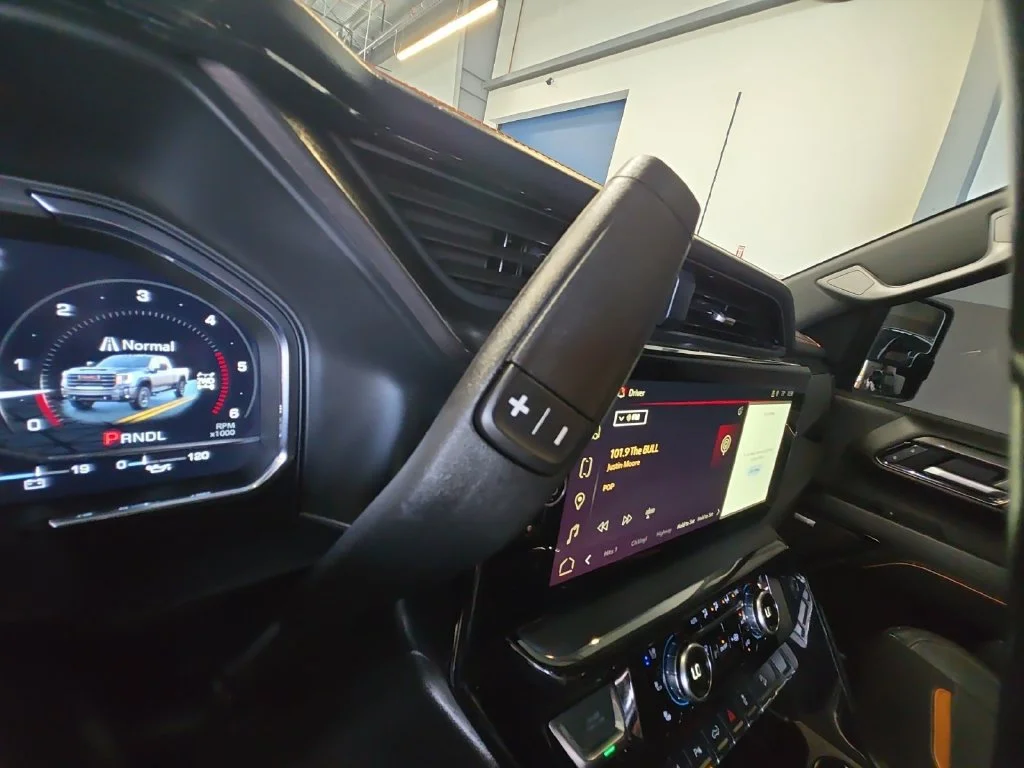 Used 2025 Summit White GMC AT4 image 18