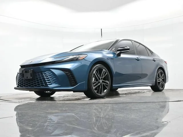 Used 2025 Ocean Gem/midnight Black Metallic Toyota LE image 26