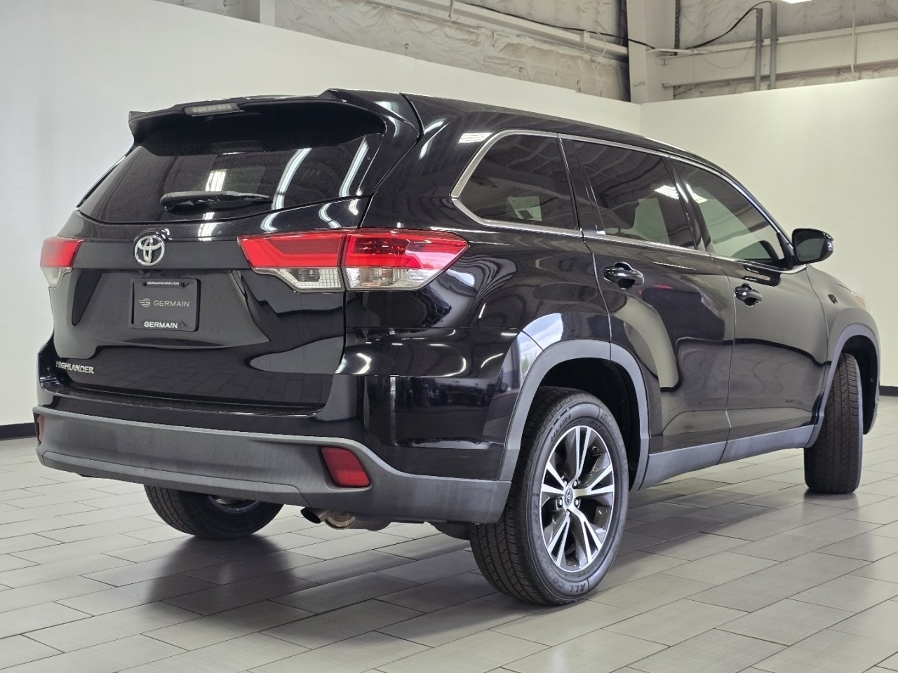 2019 Toyota Highlander LE - Photo 13