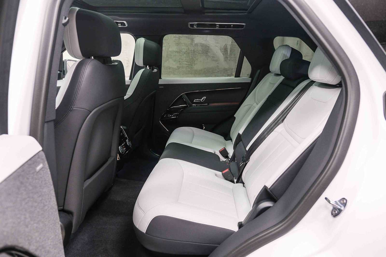 Certified Used 2023 Fuji White Land Rover SE Dynamic image 18
