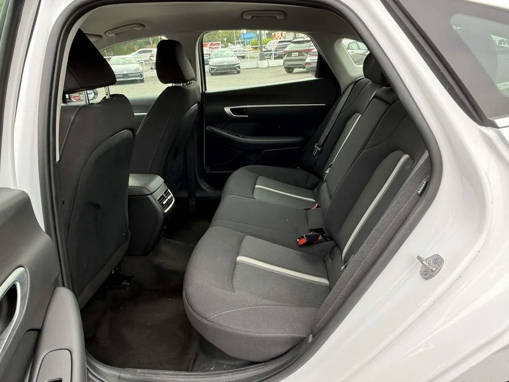 Used 2025 White Hyundai SEL image 14