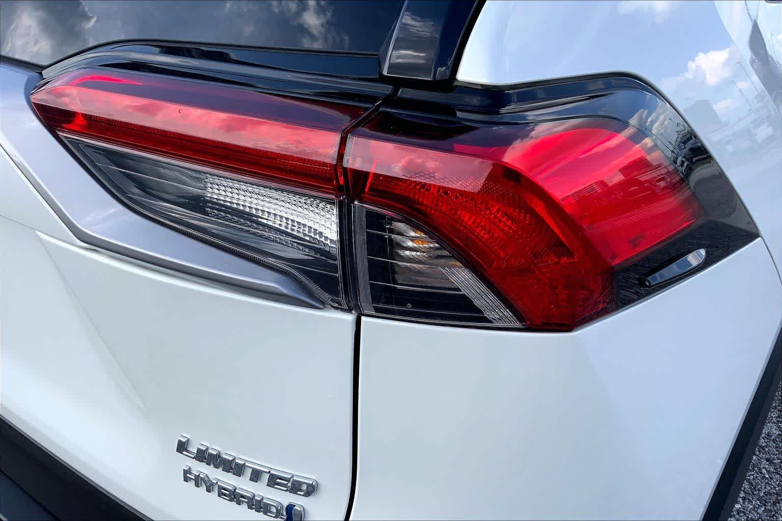 Used 2021 Blizzard Pearl Toyota Hybrid Limited image 30