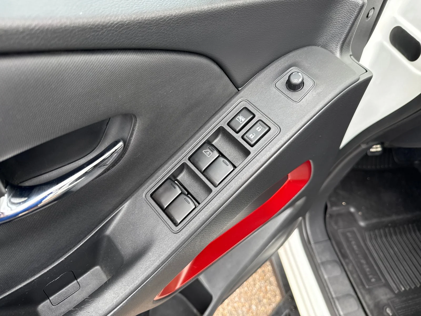 Used 2024 White Nissan PRO-X image 11