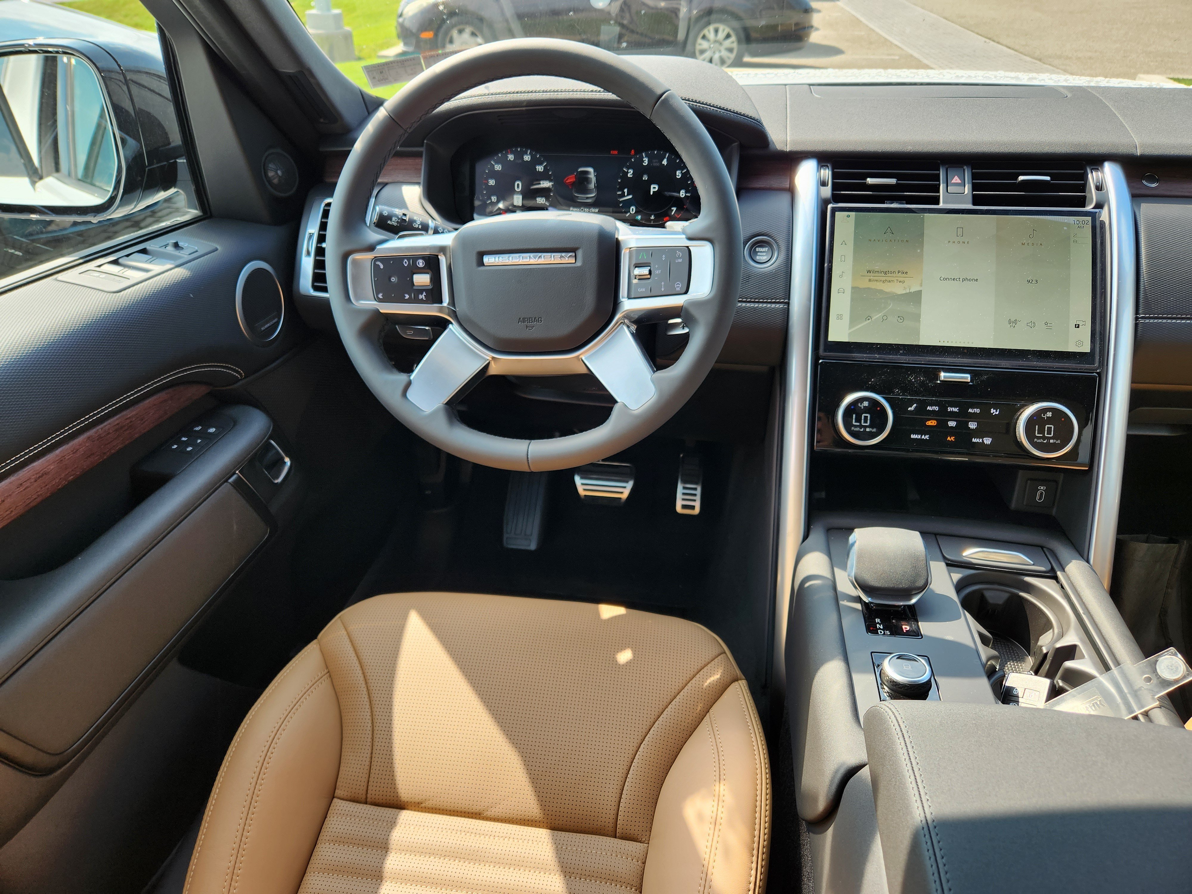New 2026 Fuji White LAND ROVER Dynamic SE image 14