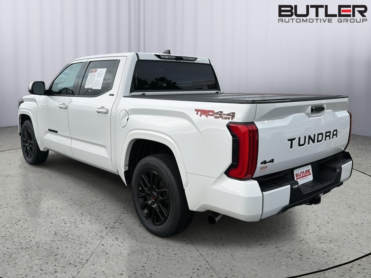 Used 2023 Ice Cap Toyota SR5 image 4