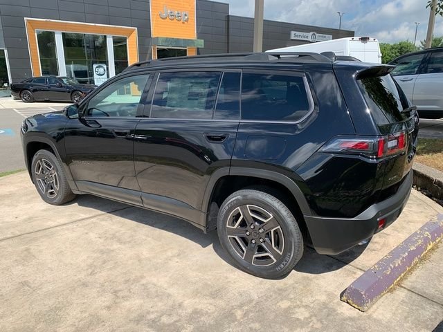 New 2026 Diamond Black Crystal Pearl-Coat Exterior Paint Jeep Laredo image 3