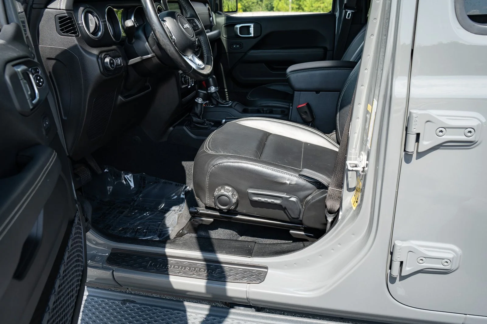 Used 2020 Gray Jeep Overland image 17