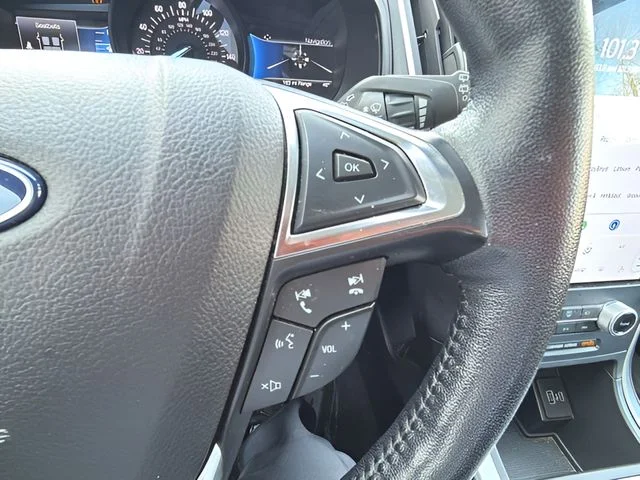 Used 2022 Black Ford SEL image 18
