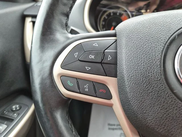 Used 2017 Silver Jeep Latitude image 20