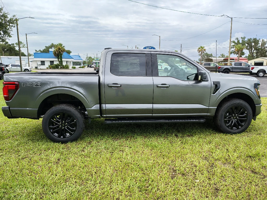 New 2026 Carbonized Gray Metallic Ford XLT image 8