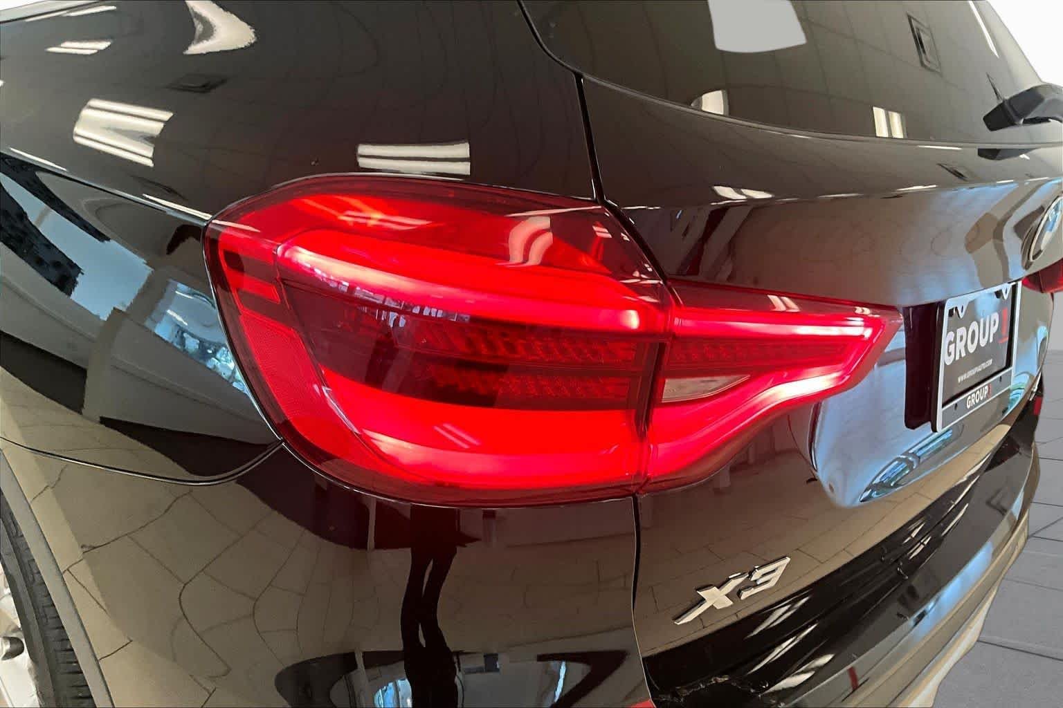 Used 2020 Jet Black BMW xDrive30i image 28