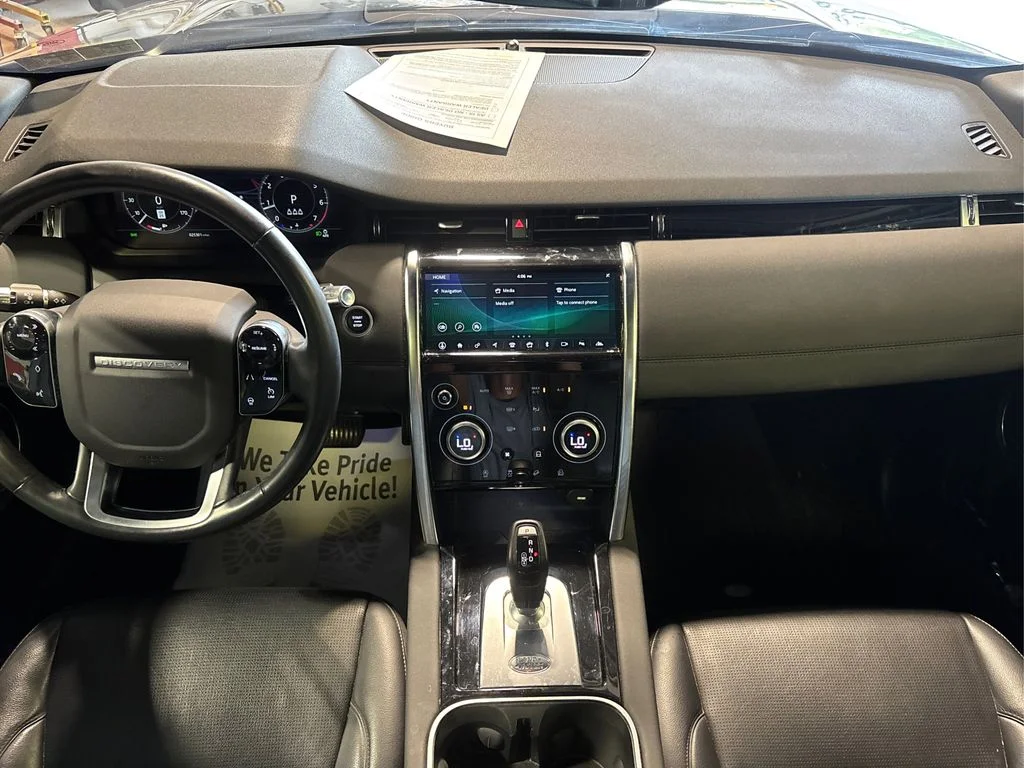 Used 2020 Eiger Grey Land Rover SE image 24