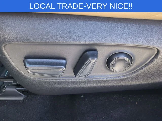 Used 2019 White Toyota XLE Premium image 17