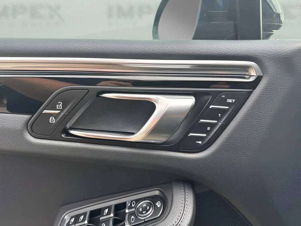 Used 2022  Porsche  image 12