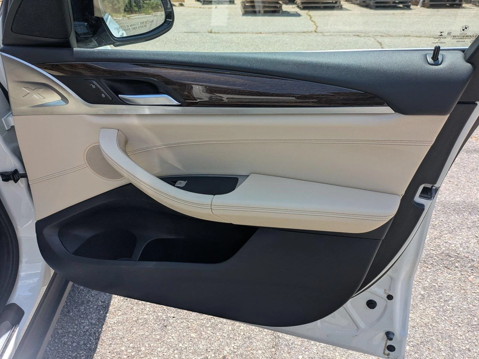 Used 2020 Alpine White BMW sDrive30i image 32