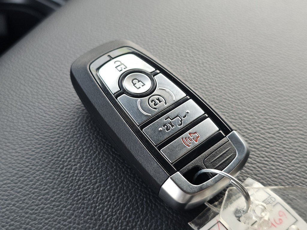 New 2026 Carbonized Gray Metallic Ford Tremor image 39