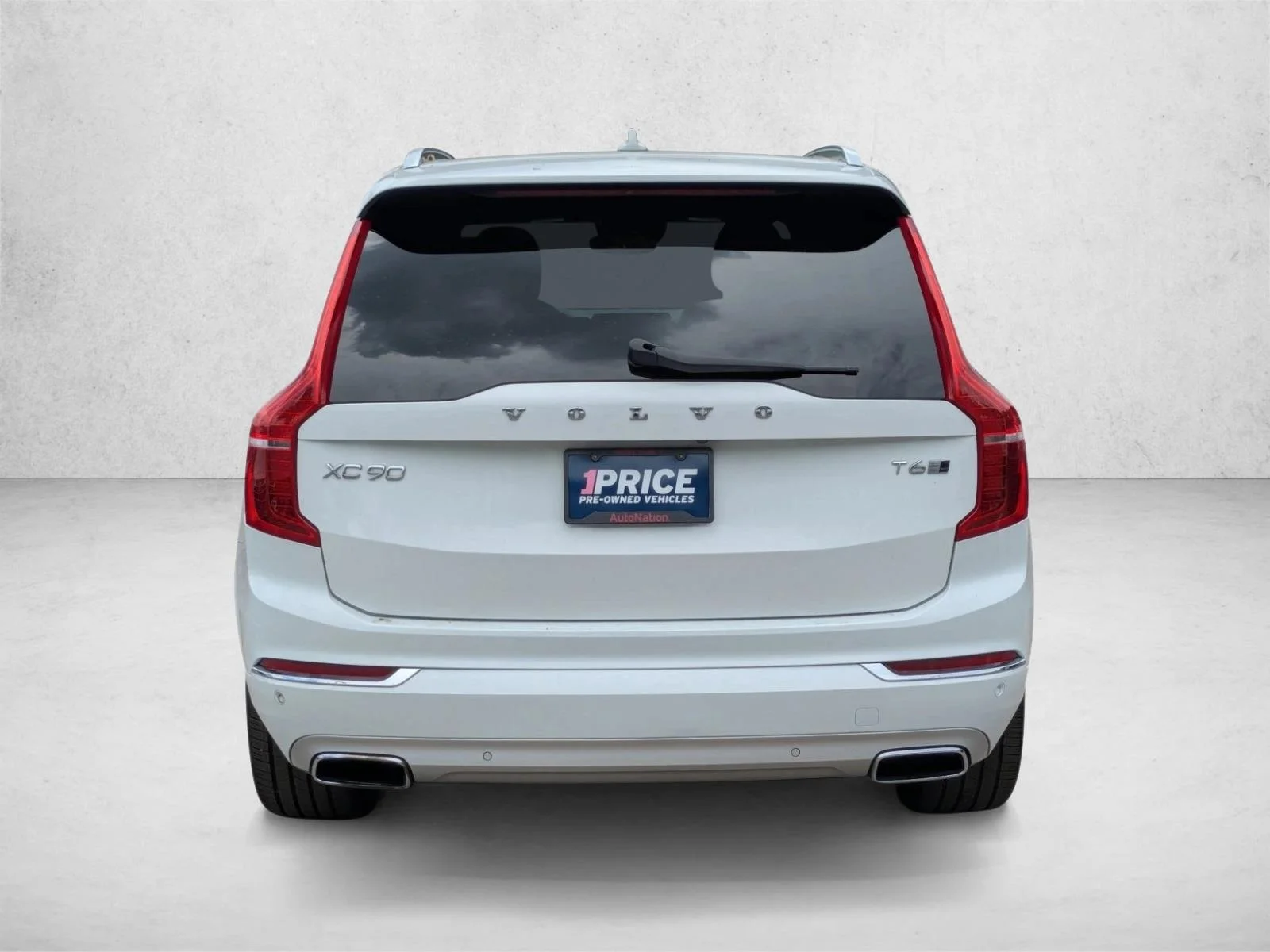 Used 2018 White Volvo Inscription image 7