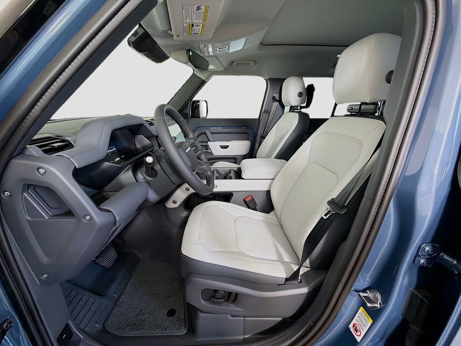 New 2026 Tasman Blue Land Rover X-Dynamic SE image 23