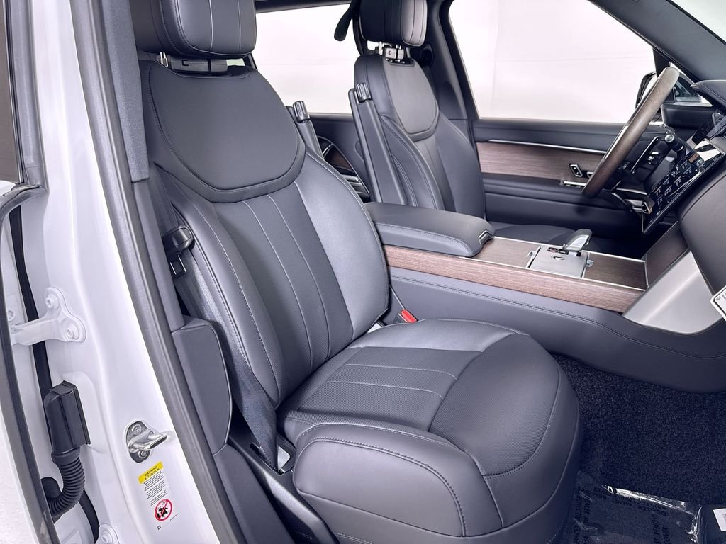 New 2026 OSTUNI PRL WHT Land Rover SE LWB image 26