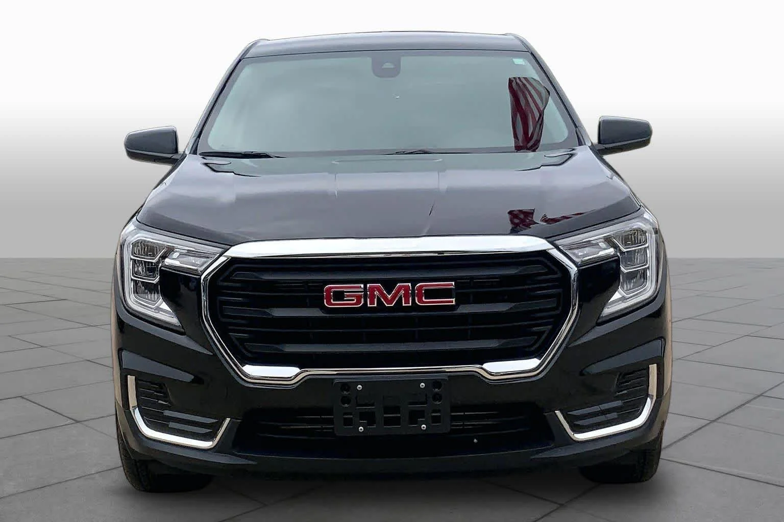 Certified Used 2024 Ebony Twilight Metallic GMC SLE image 4
