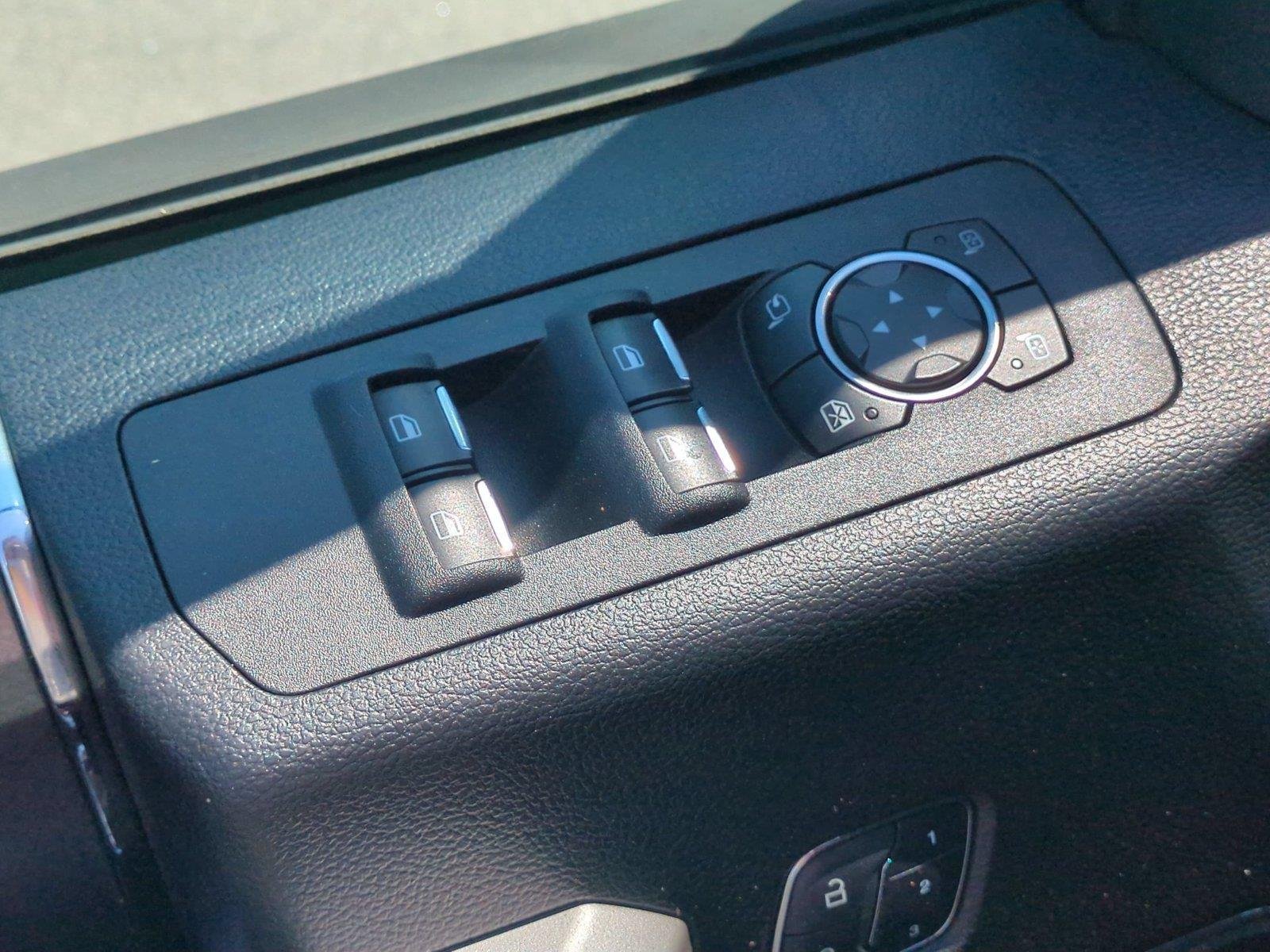 Used 2015 Magnetic Metallic Ford Lariat image 16
