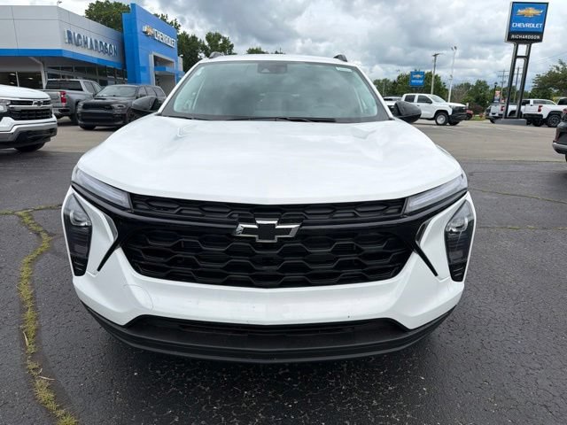 Used 2026 Summit White Chevrolet LT image 8
