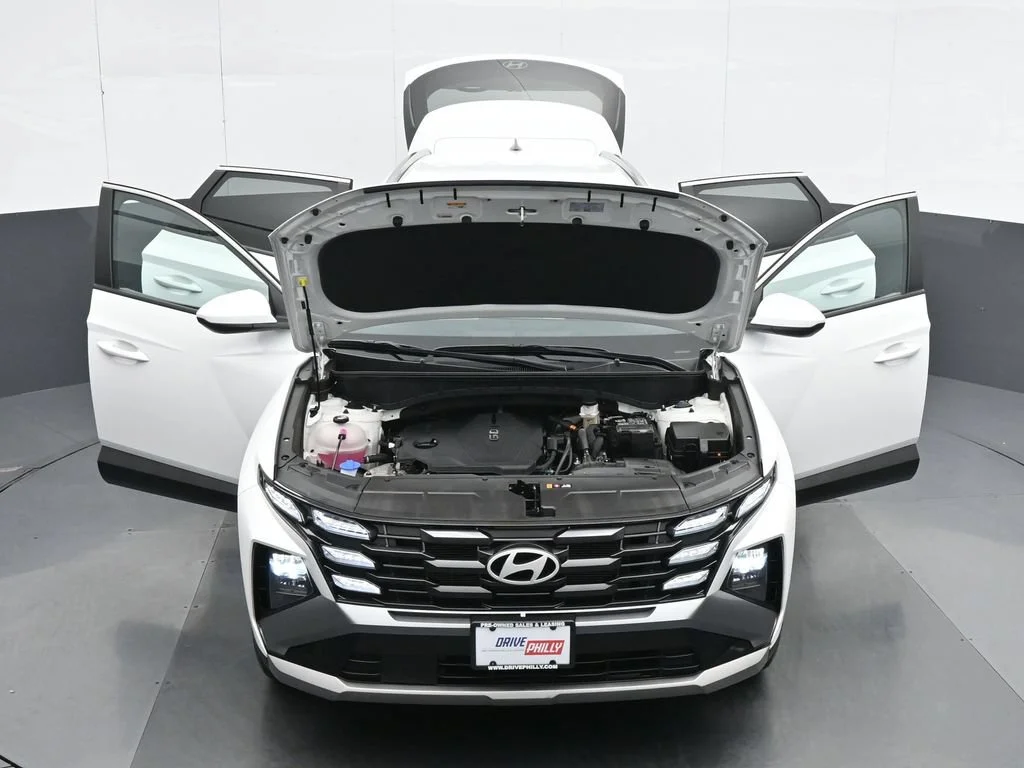 Used 2025 White Hyundai SEL image 37