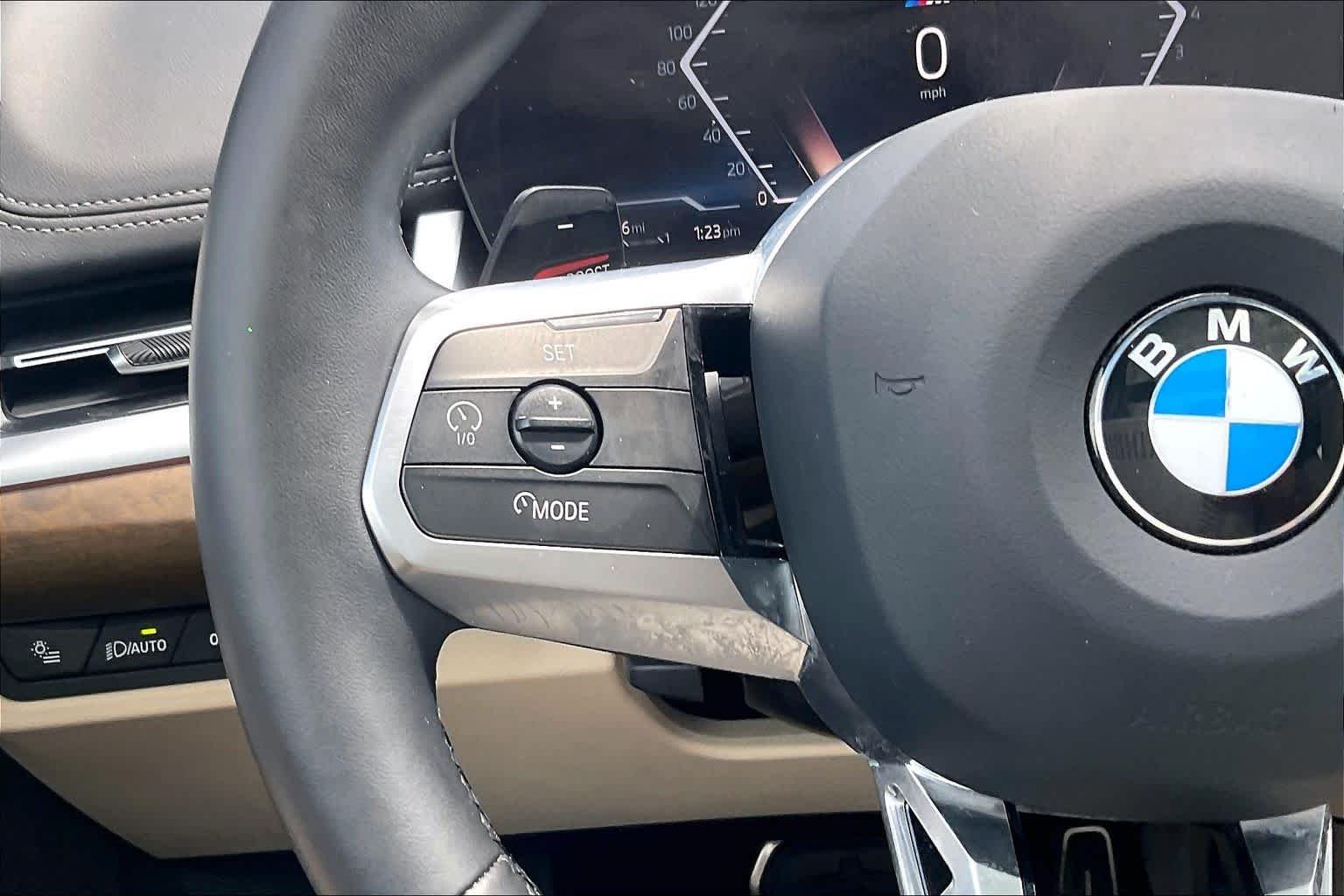 Used 2023 Mineral White Metallic BMW xDrive28i image 25